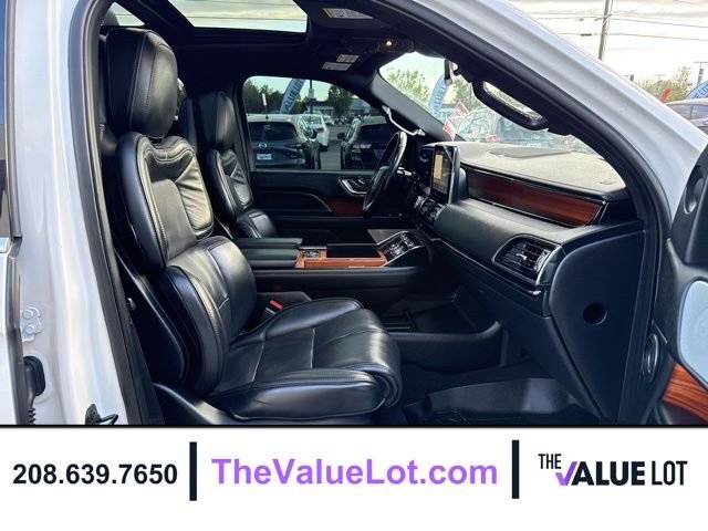 Used 2019 White Lincoln Reserve image 13