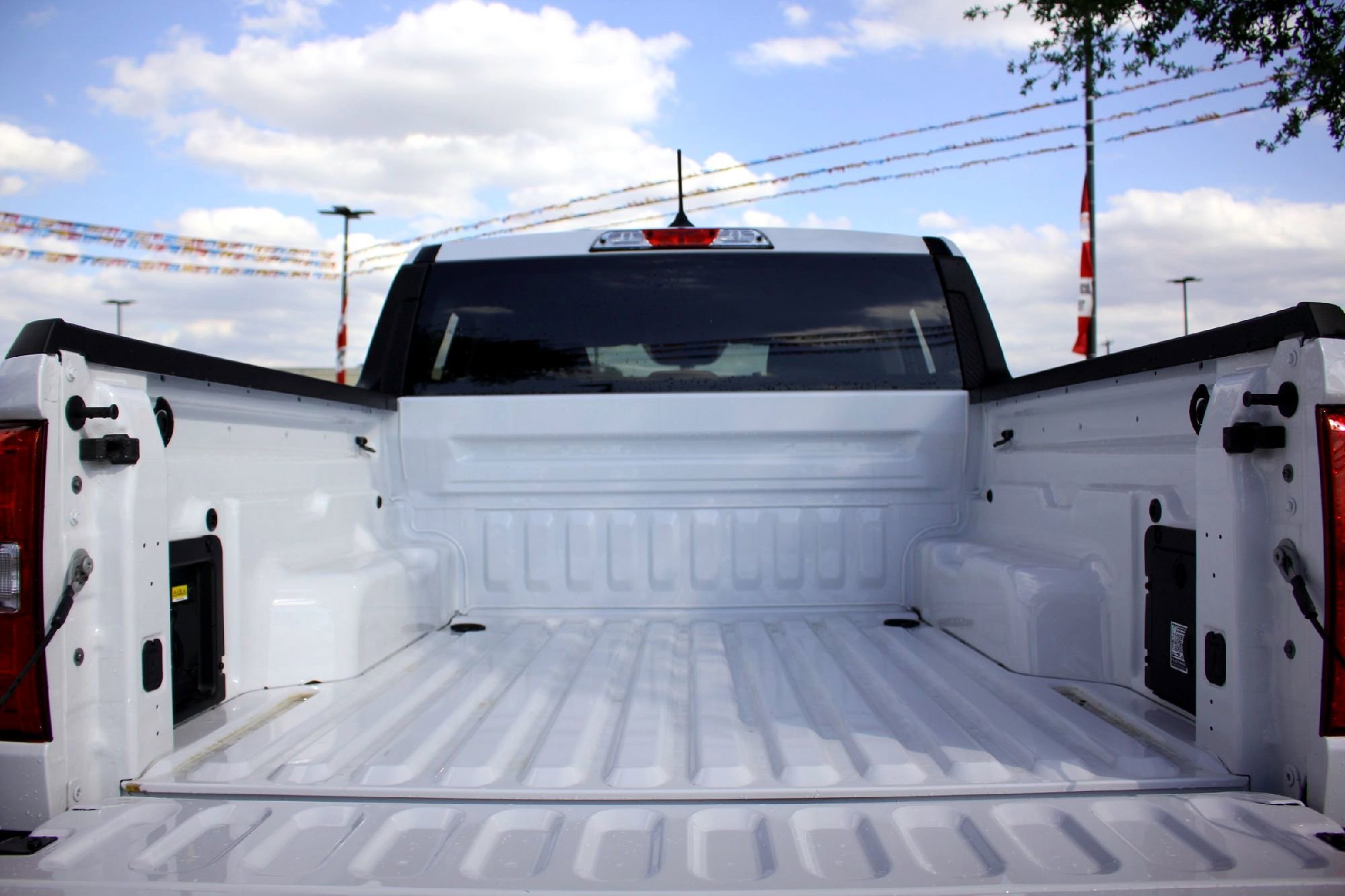 New 2026 Oxford White Ford XLT image 20