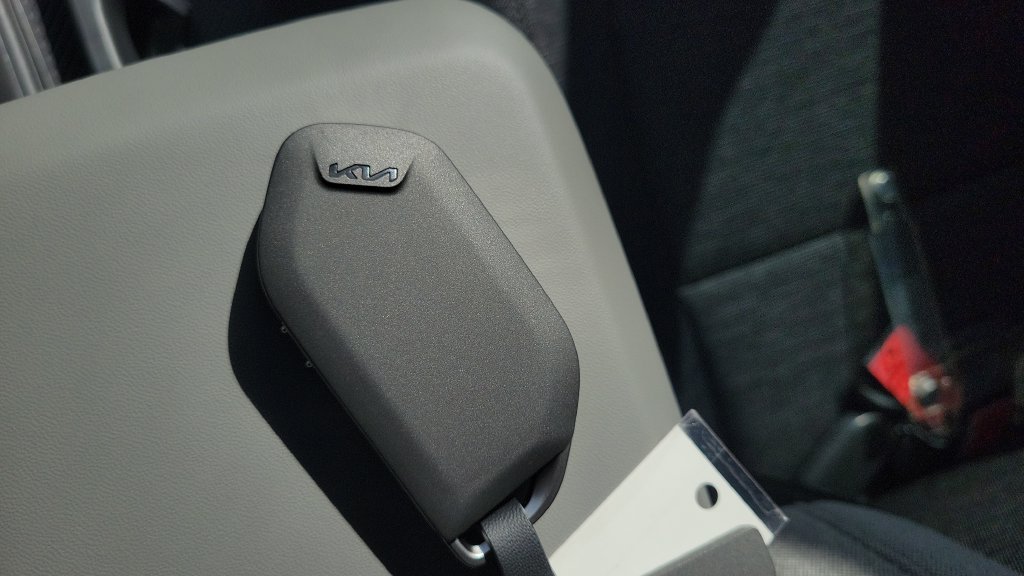 New 2027 Snow White Pearl Kia S image 23