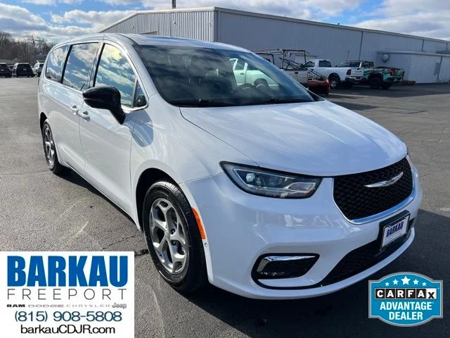 2024 Chrysler Pacifica Limited's photo