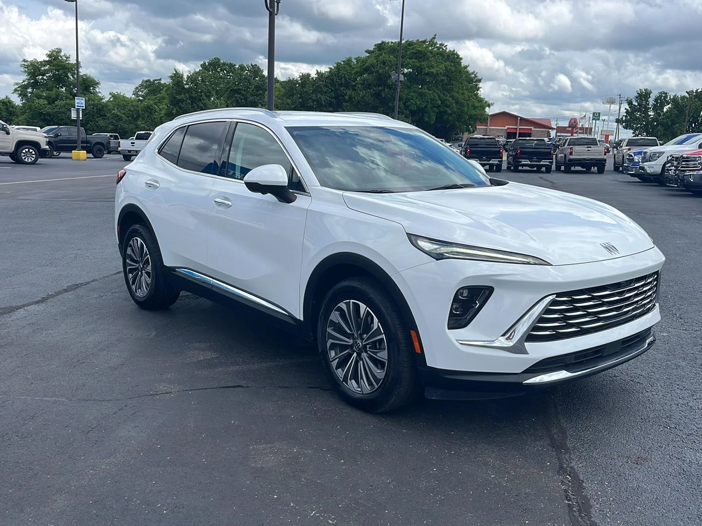Used 2025 Summit White Buick Preferred image 7
