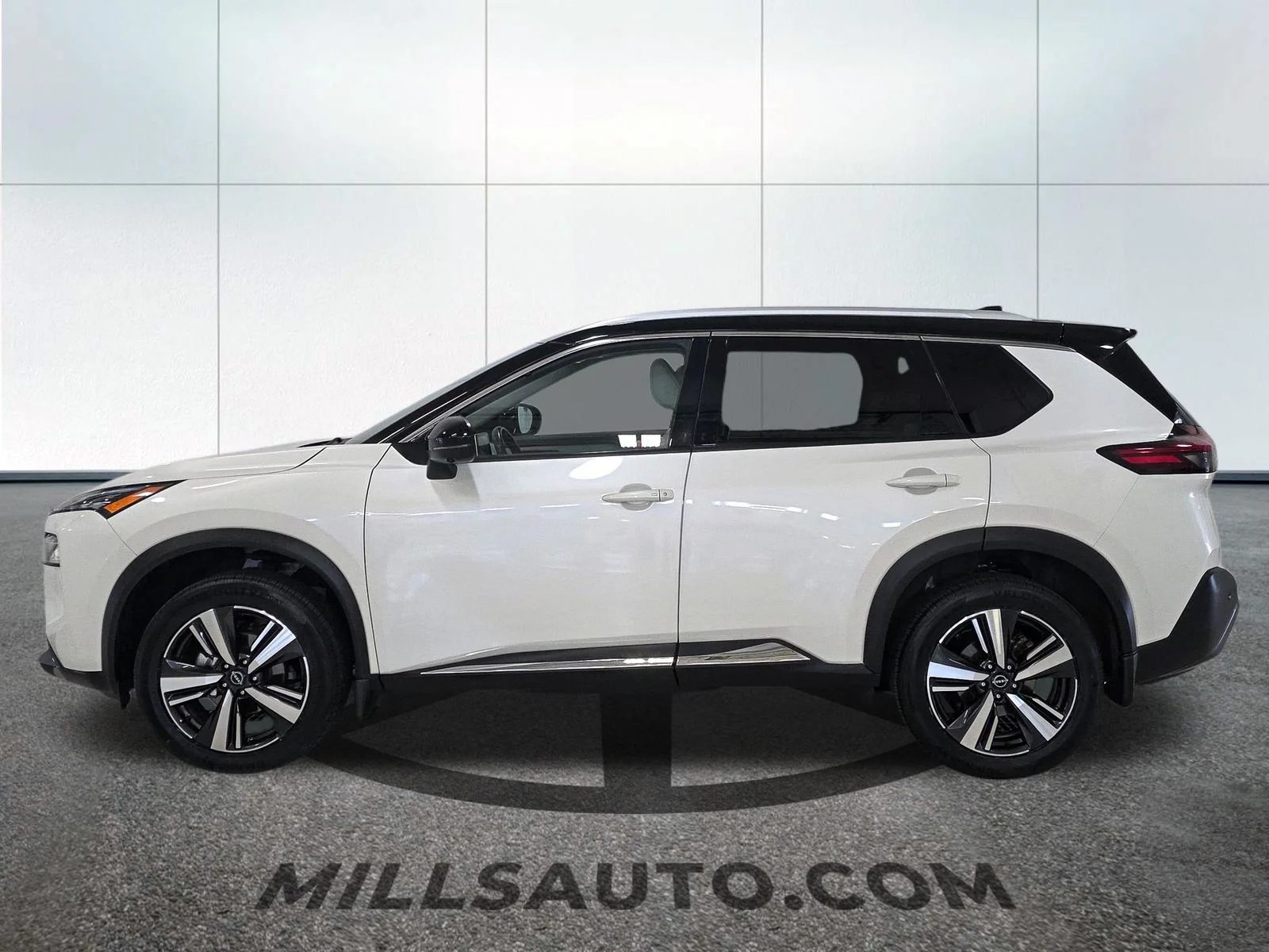 Used 2023 White Nissan SL image 3