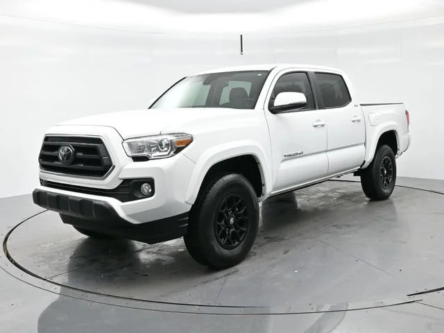 Used 2022 White Toyota SR5 image 3