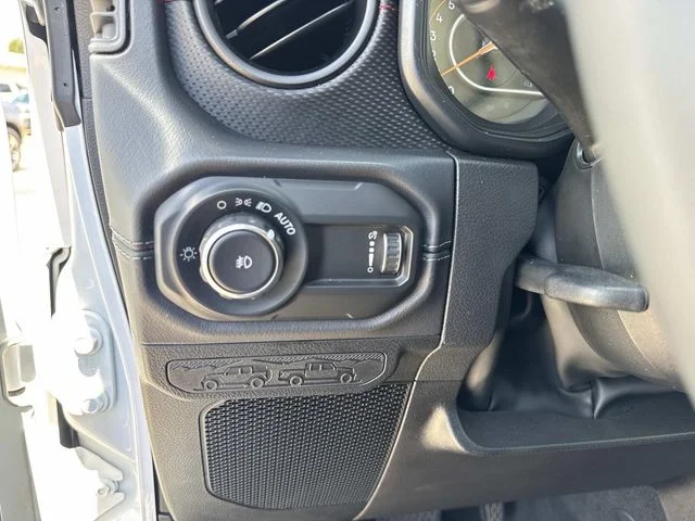 Used 2025 White Jeep Rubicon image 33