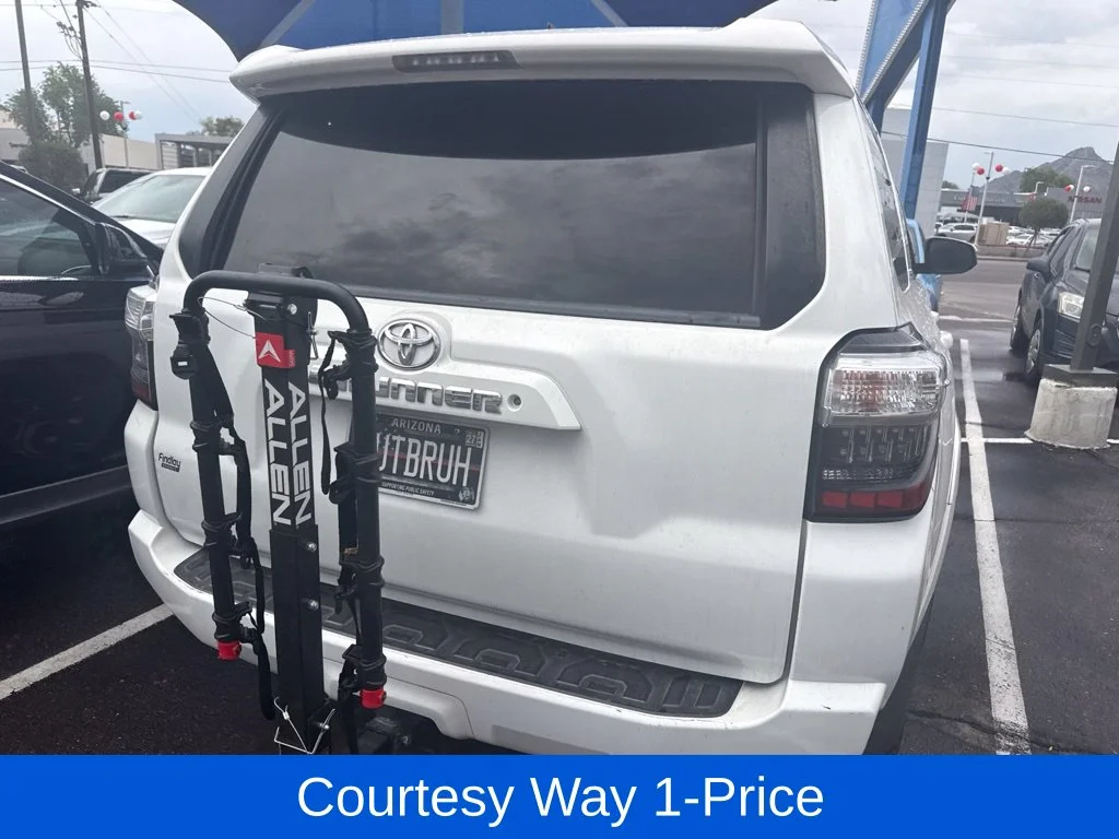 Used 2018 White Toyota SR5 image 9