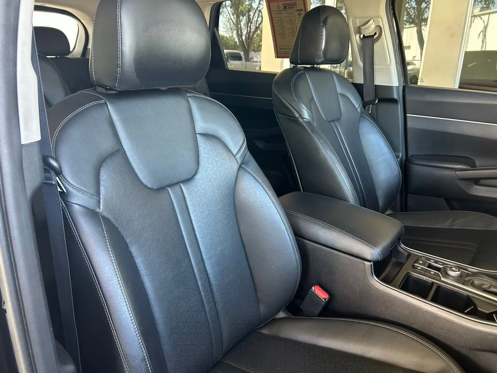 Used 2022 Black Kia EX image 23