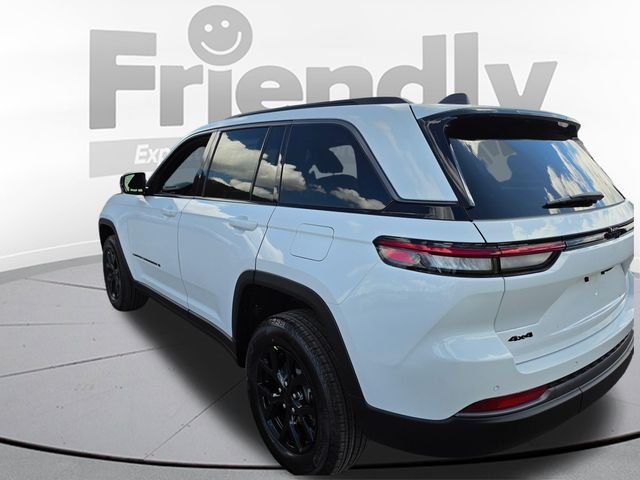 New 2026 Bright White Clear-Coat Exterior Paint Jeep Altitude image 3
