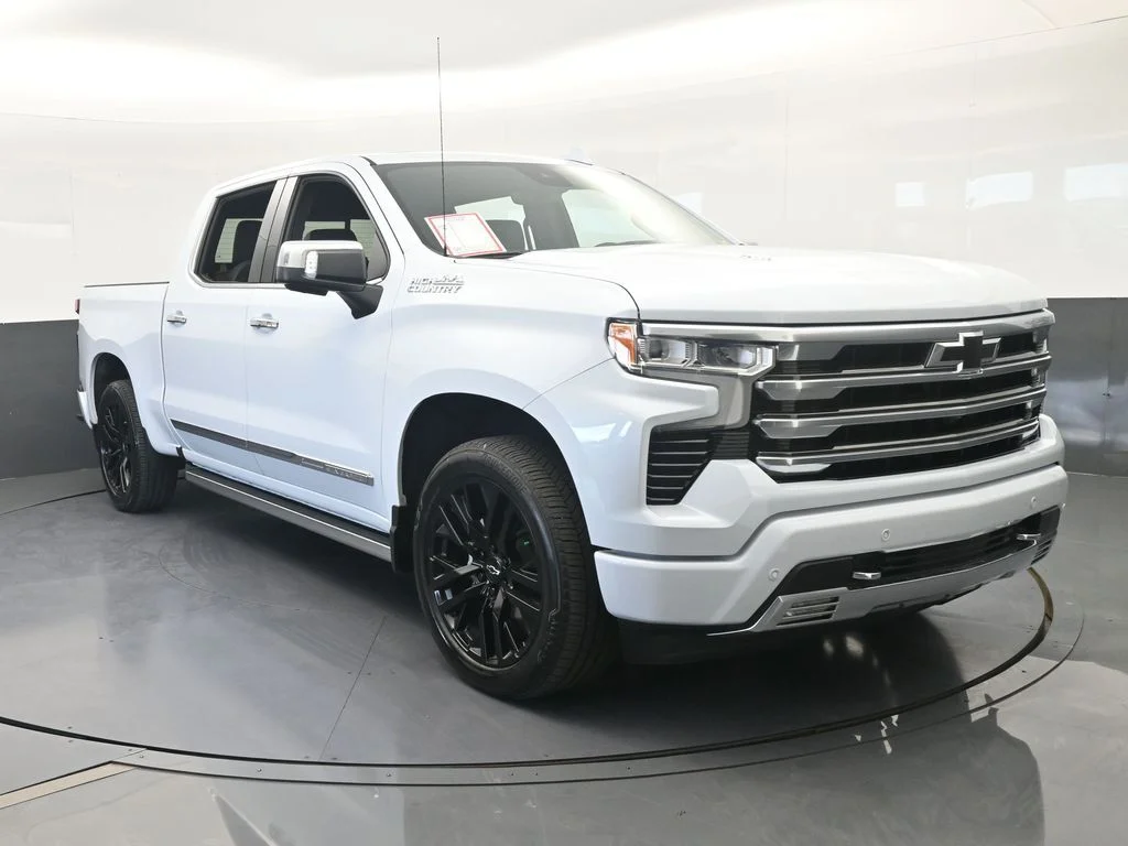 Used 2026 Summit White Chevrolet High Country image 8