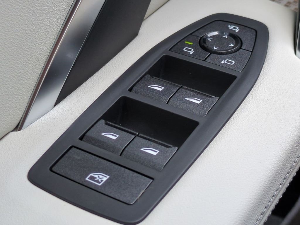 New 2026 Alpine White BMW xDrive28i image 25