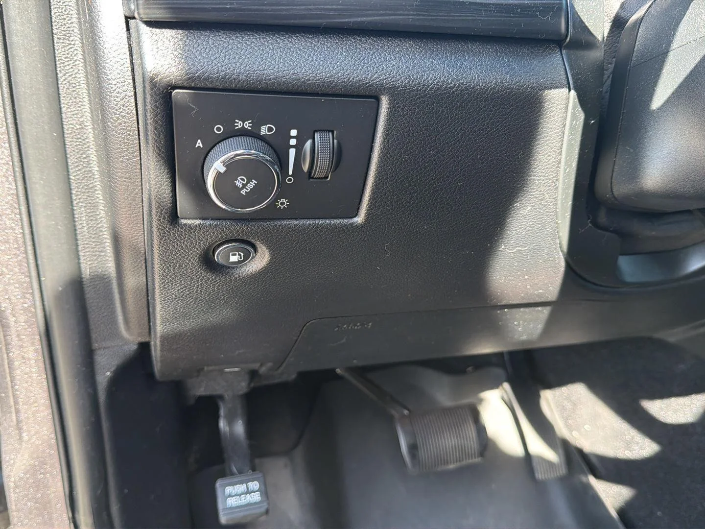 Used 2021 Granite Crystal Metallic Clearcoat Jeep Laredo E image 13