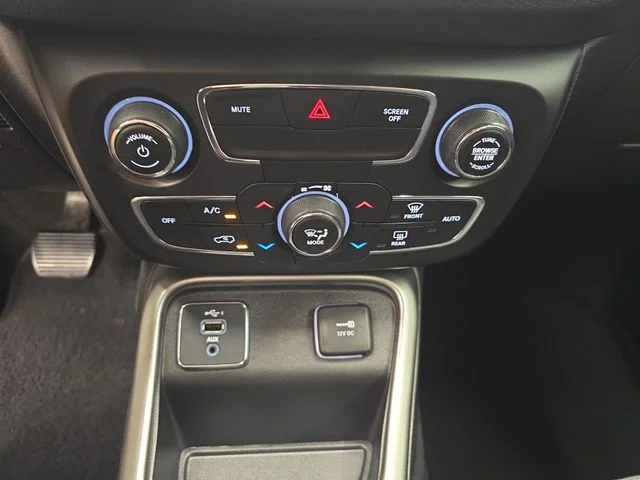 Used 2019 Diamond Black Jeep Sport image 23