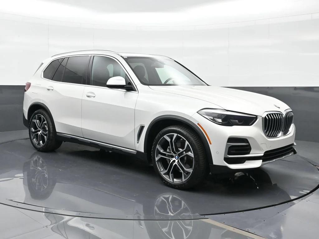 Certified Used 2023 Mineral White Metallic BMW xDrive40i image 13