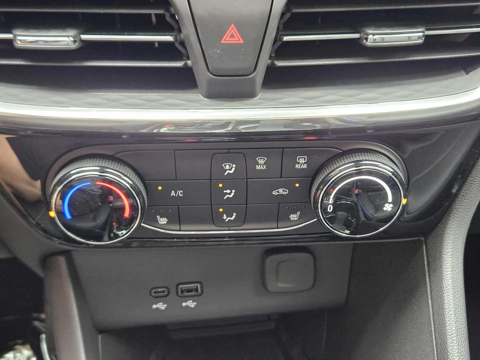2026 Buick Encore GX Sport Touring - Photo 13