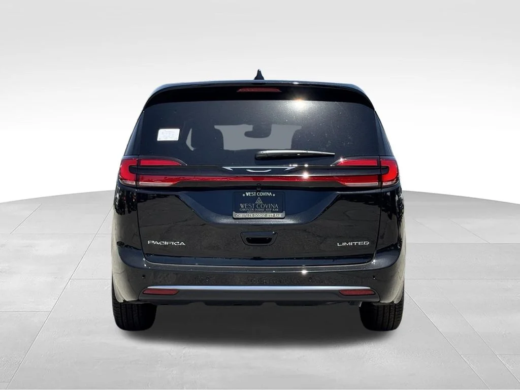 New 2027 Diamond Black Crystal Pearl-Coat Exterior Paint Chrysler Limited image 9