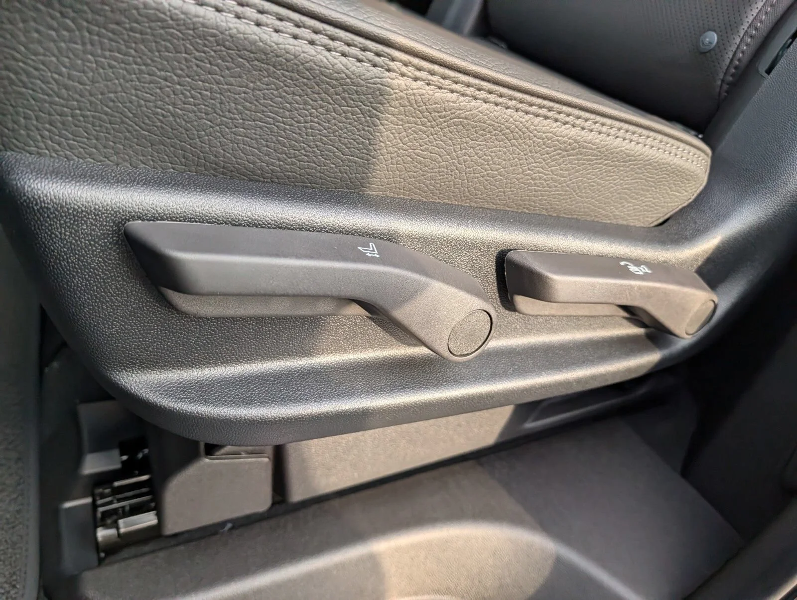 2026 GMC Yukon Denali - Photo 28