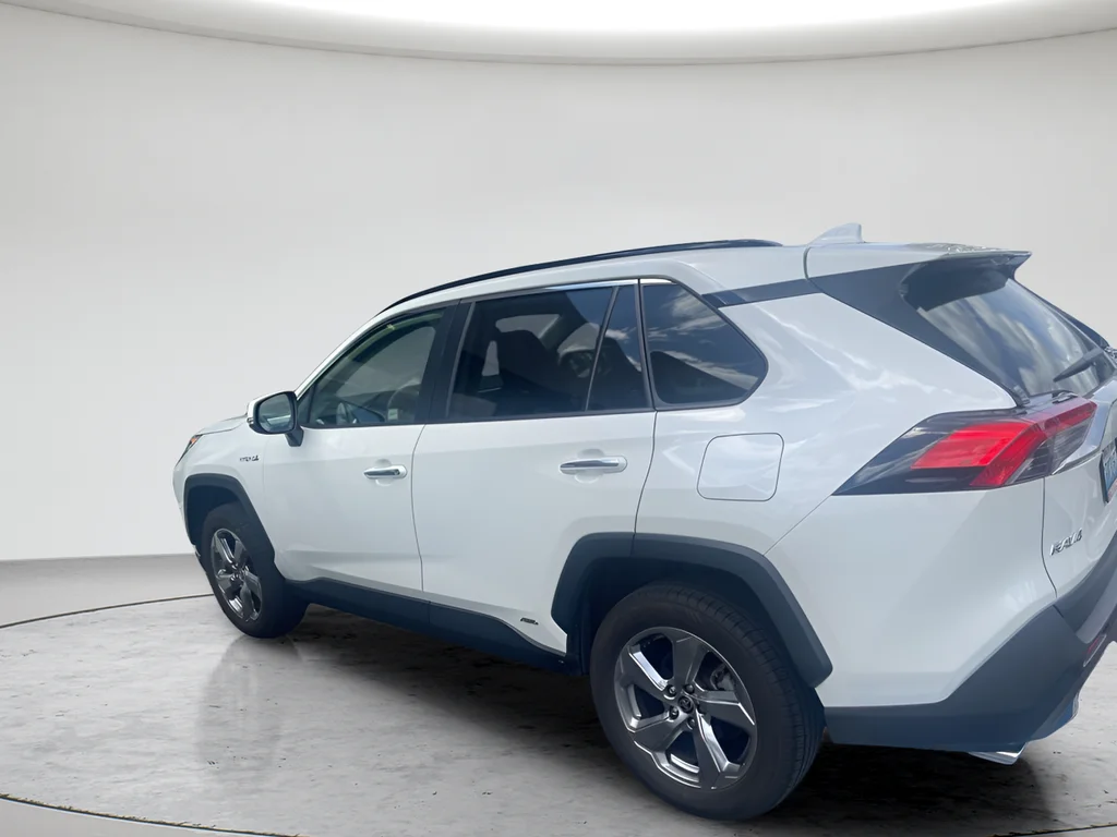 Used 2020  Toyota Limited image 8