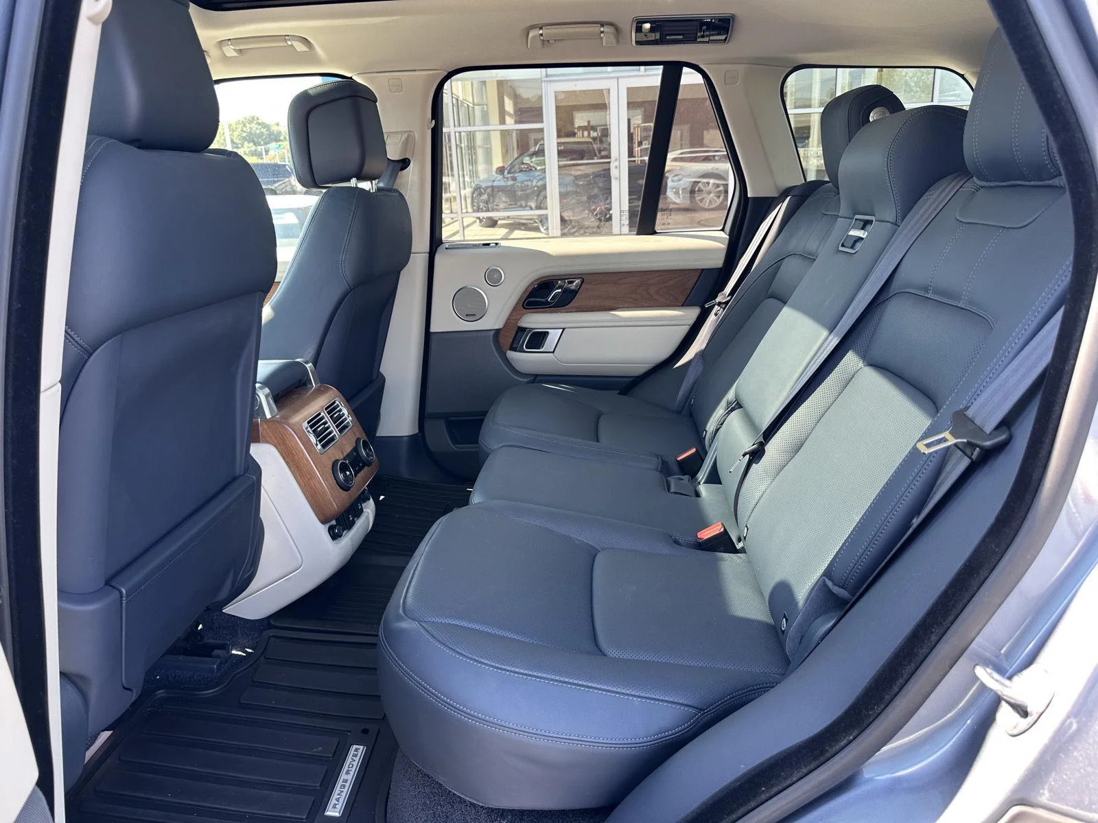 Used 2019 Byron Blue Metallic Land Rover HSE image 19