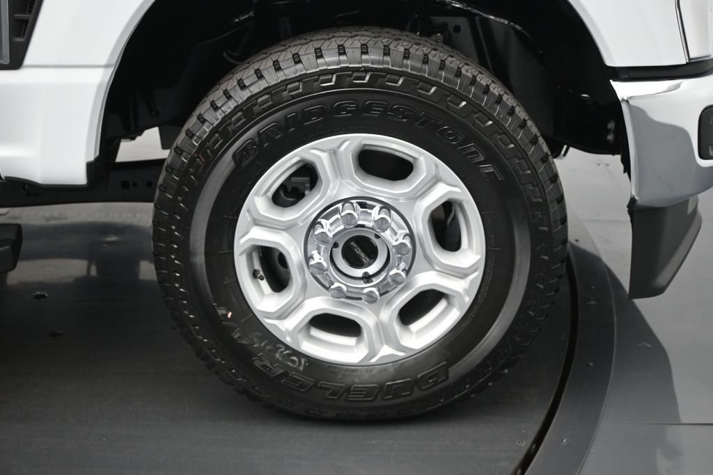 New 2026 Oxford White Ford XLT image 21