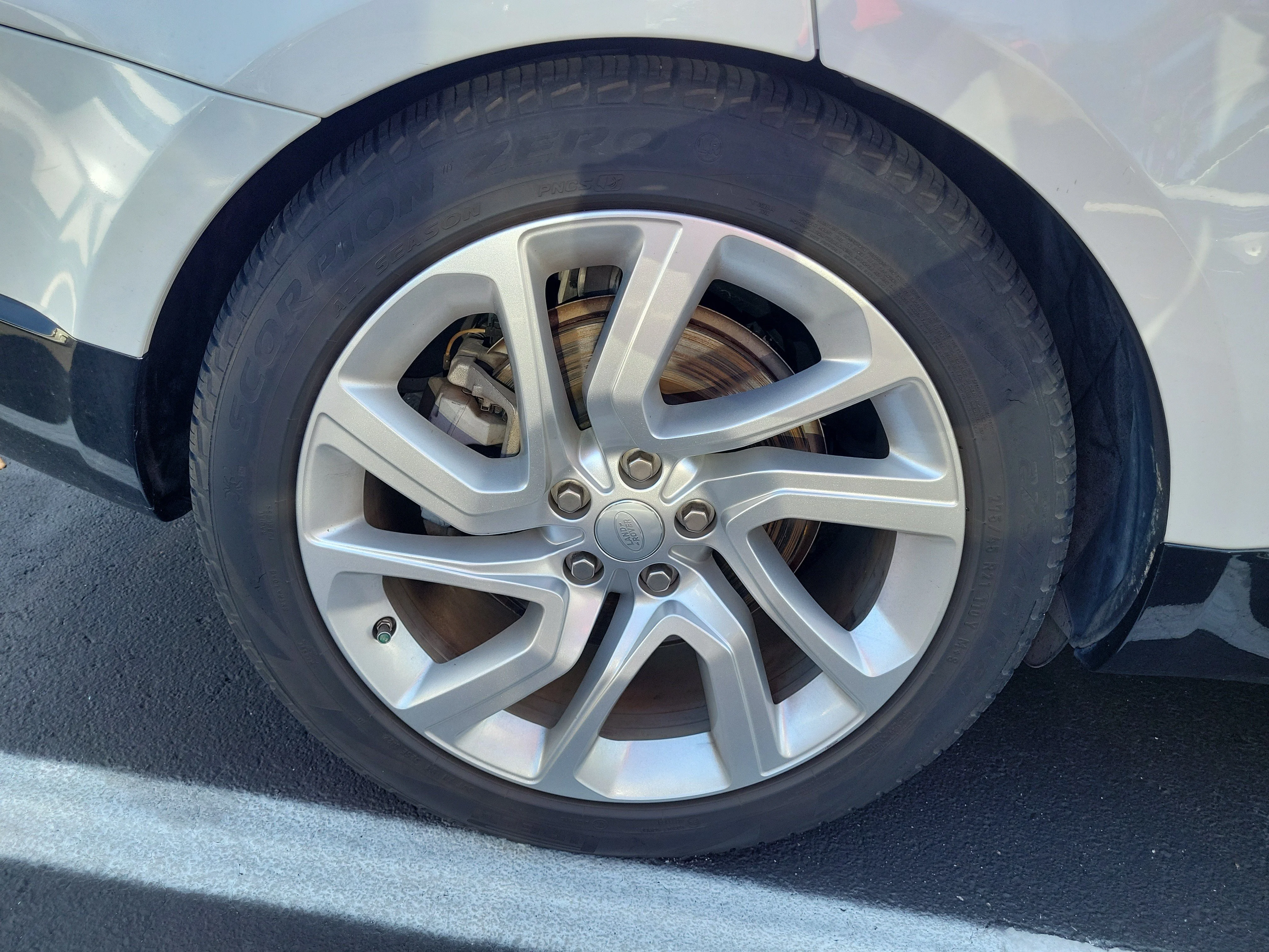Used 2020 White Land Rover HSE image 4