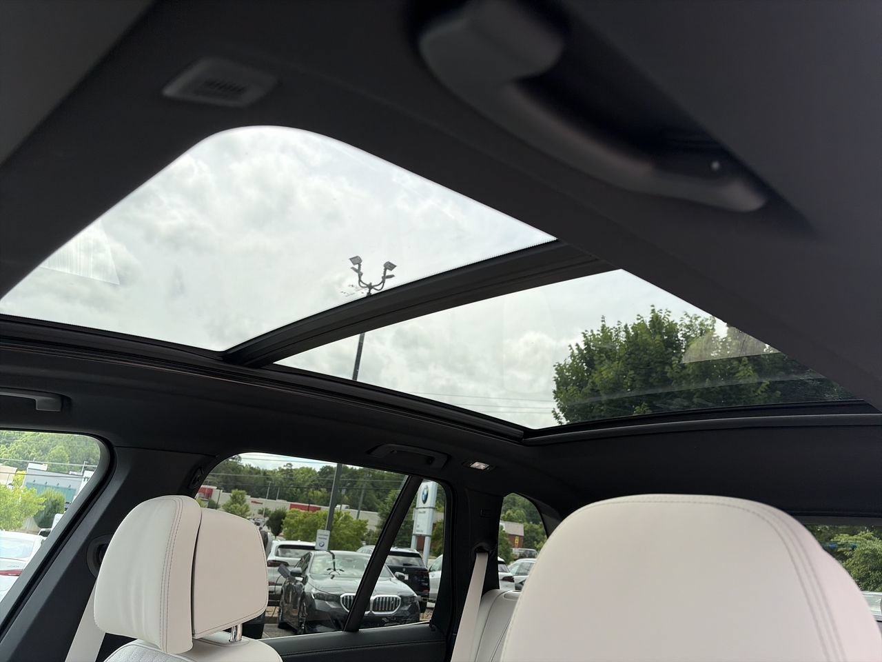 New 2026 Alpine White BMW xDrive50e image 30
