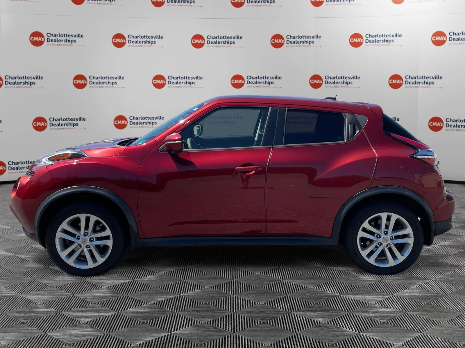 Used 2016 Cayenne Red NISSAN  image 2