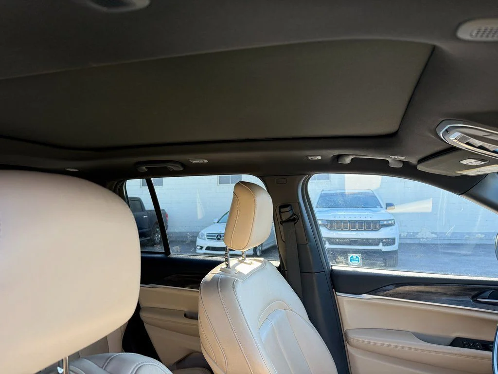 Used 2022 White Jeep 4xe image 10
