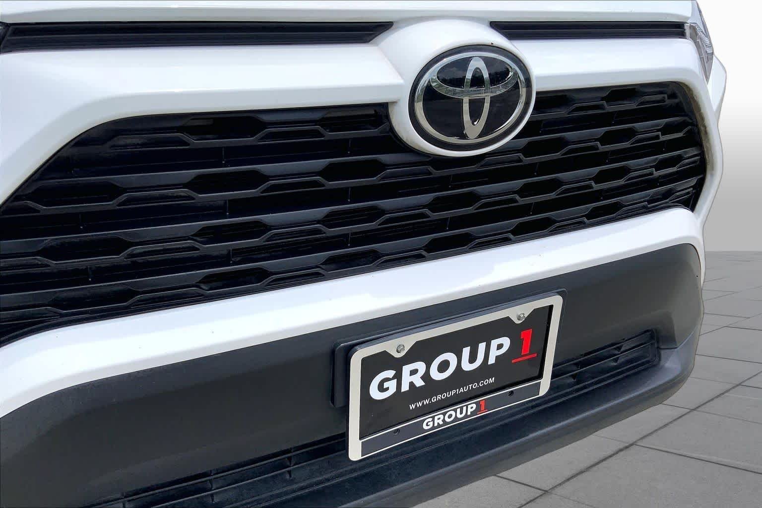 Used 2025 Ice Cap Toyota XLE image 29