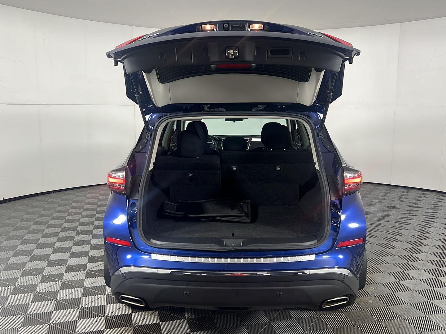 Used 2021 Deep Blue Pearl Nissan S image 8
