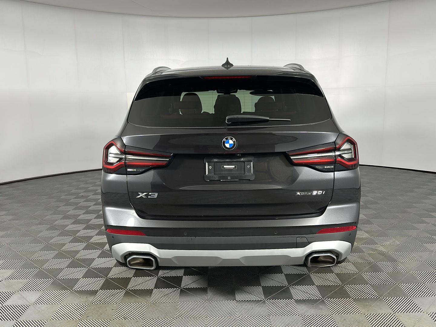 Used 2023 Dark Graphite Metallic BMW xDrive30i image 28