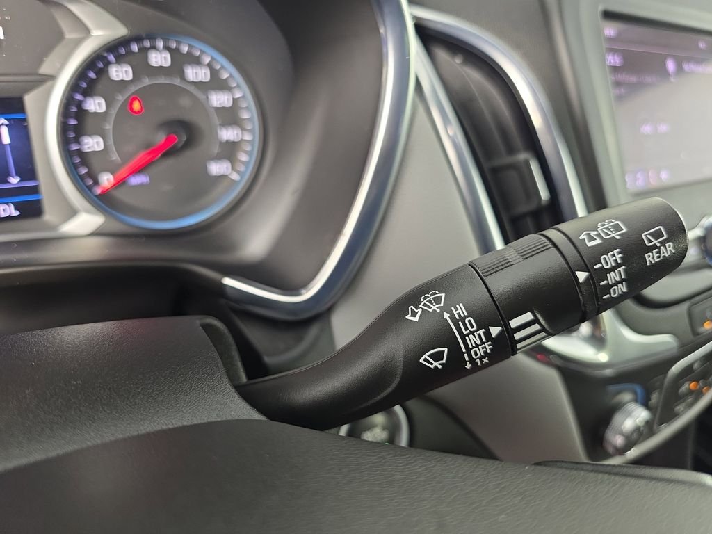 Used 2022 White Chevrolet LT image 23