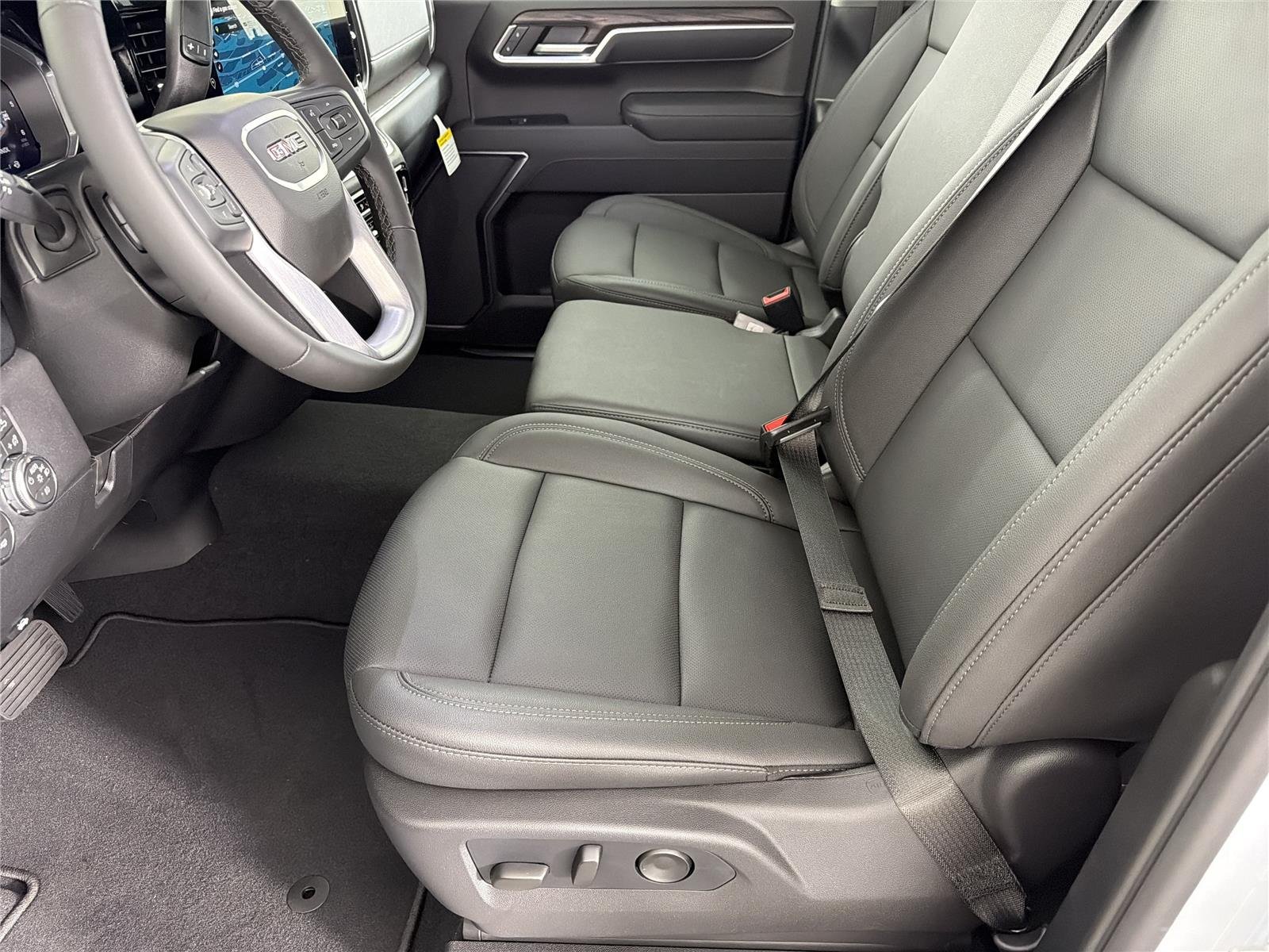2026 GMC Sierra 1500 SLT - Photo 7