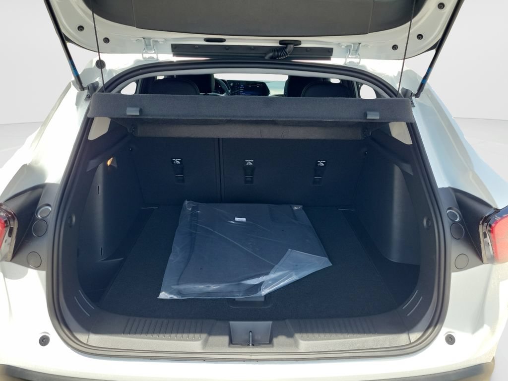 New 2026 Summit White Chevrolet LT image 9