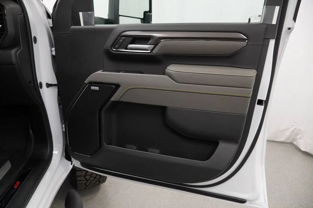 New 2026 Summit White Chevrolet ZR2 image 35