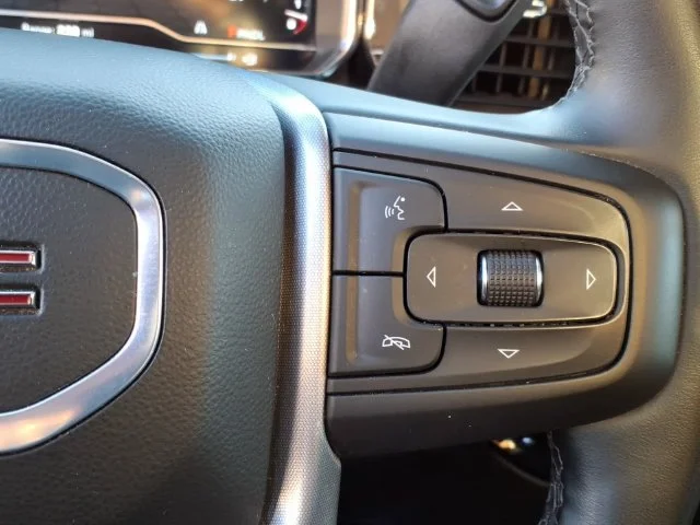Used 2025 Onyx Black GMC SLT image 22