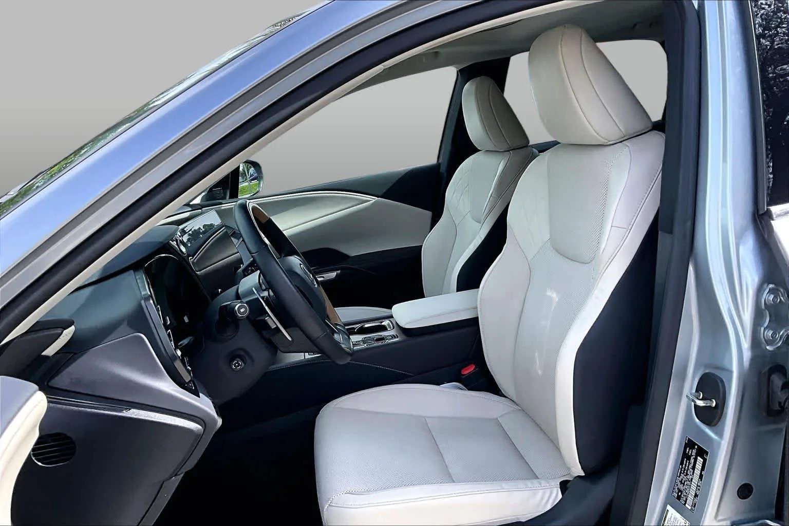 Used 2024 Iridium Lexus Premium image 8