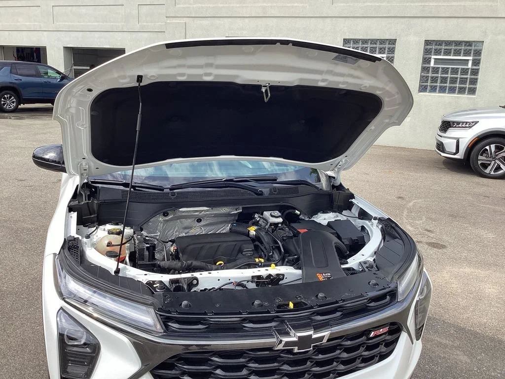 Used 2024 Summit White Chevrolet 2RS image 20