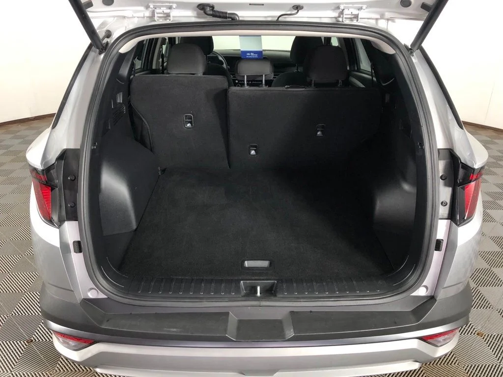 Used 2025 Silver Hyundai SEL image 19