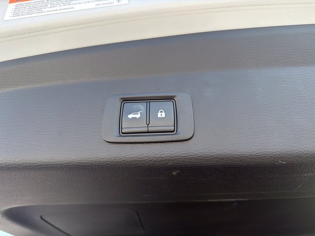 Used 2025  Mitsubishi SE image 21