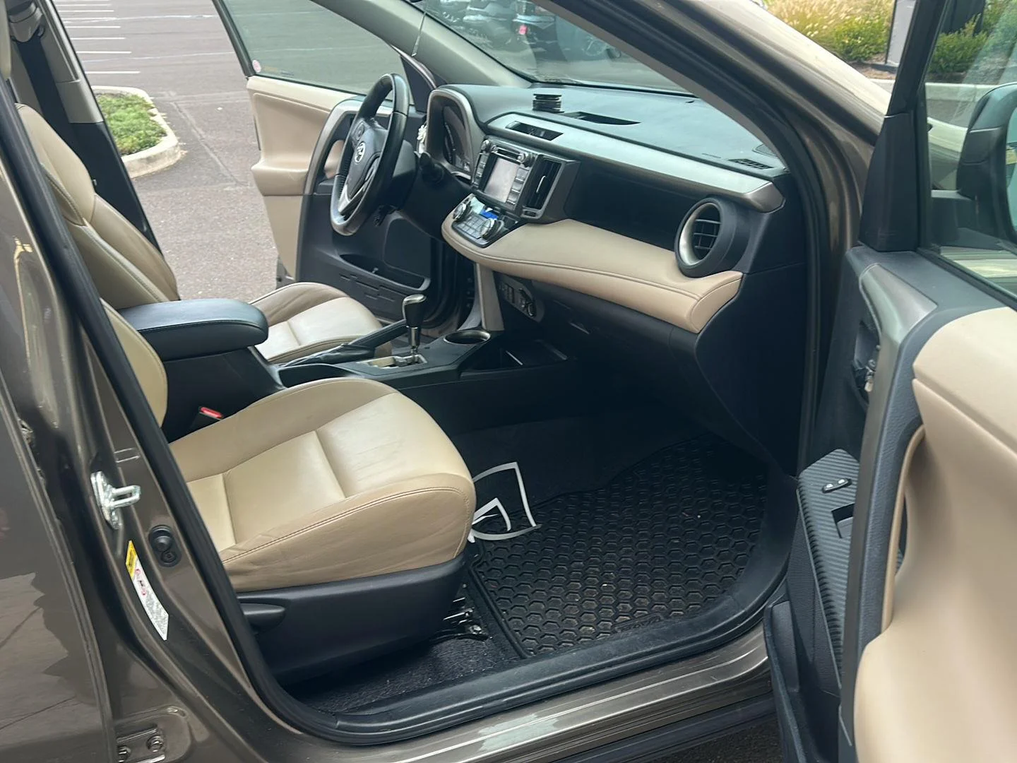 Used 2013 Pyrite Mica Toyota Limited image 10