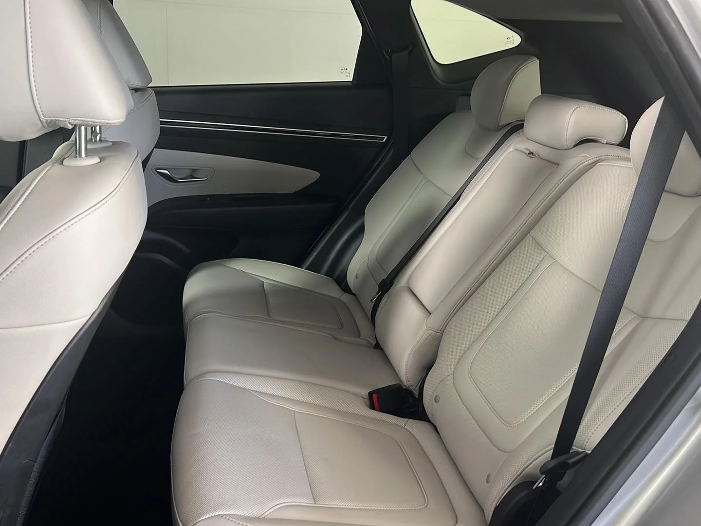 Used 2023 Shimmering Silver Hyundai SEL image 25