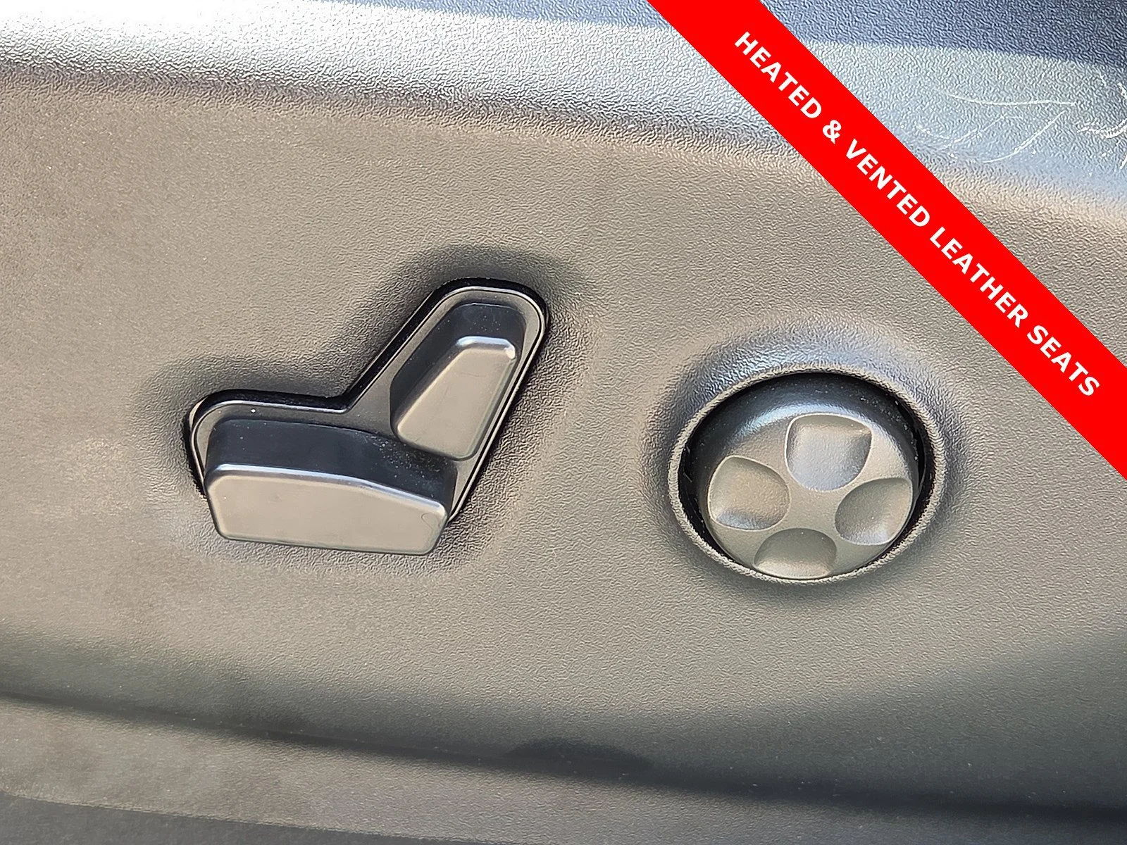 Used 2026 Silver Mist Clearcoat Chrysler Limited image 16