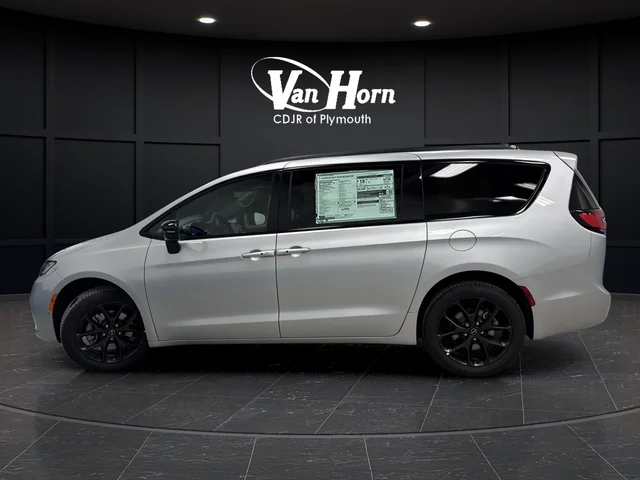 New 2026 Silver Mist Clear-Coat Exterior Paint Chrysler Select image 11