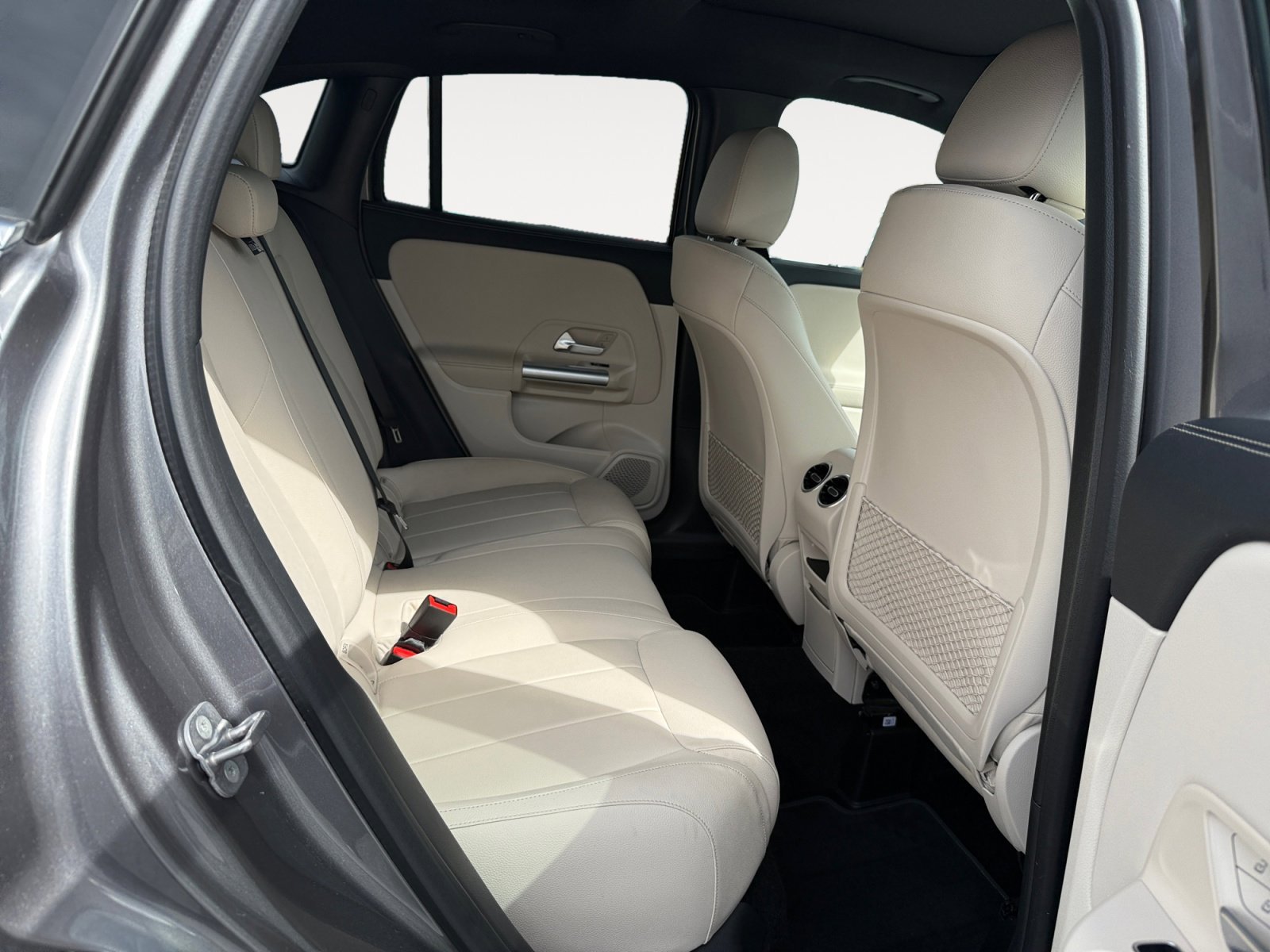 Used 2025 Mountain Gray Metallic Mercedes-Benz GLA 250 image 18