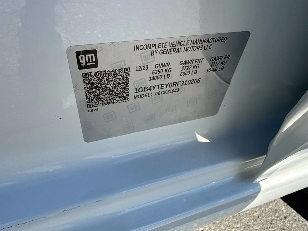 Used 2024 White Chevrolet LT image 32