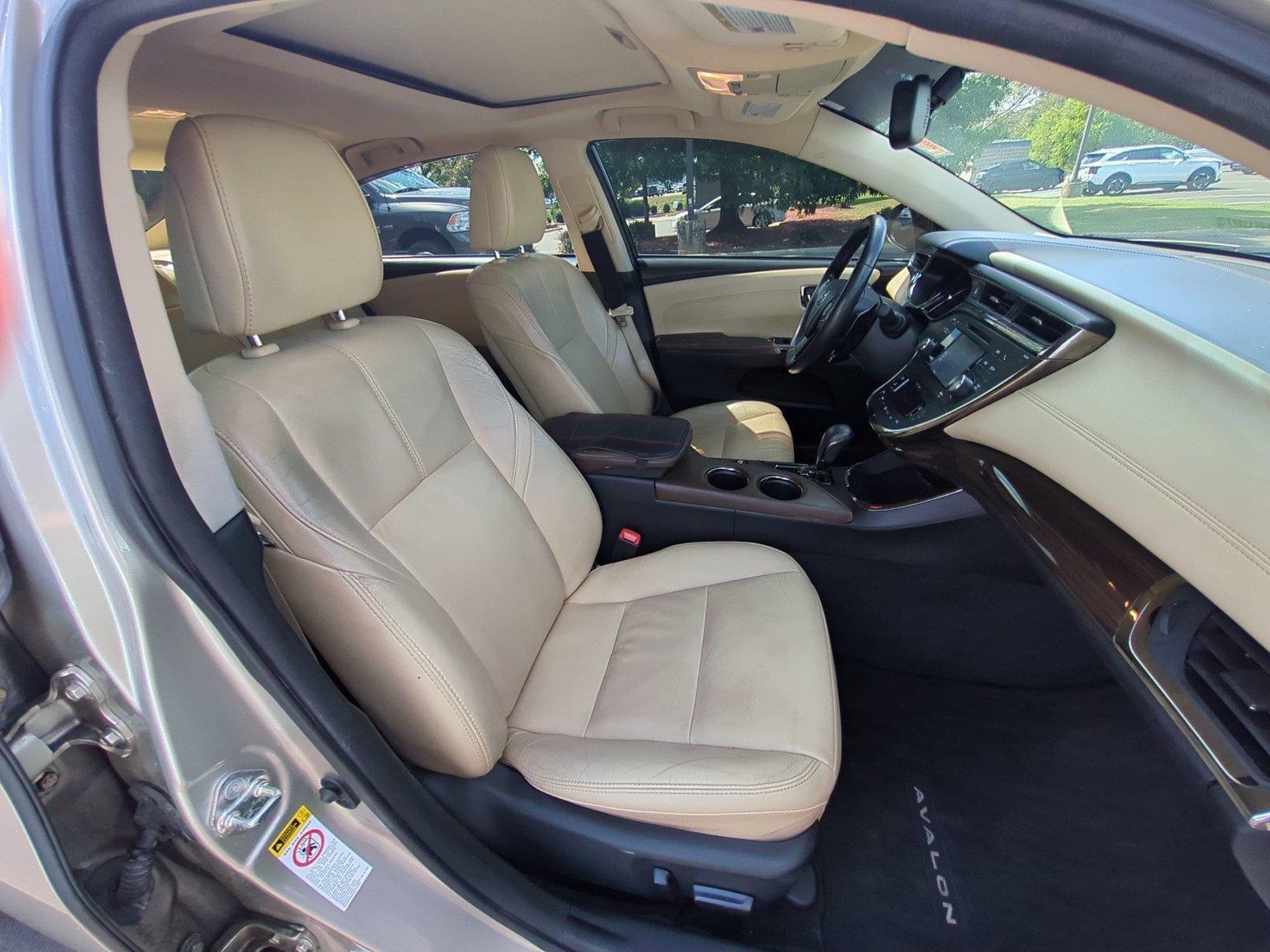 Used 2013  Toyota XLE Touring image 37