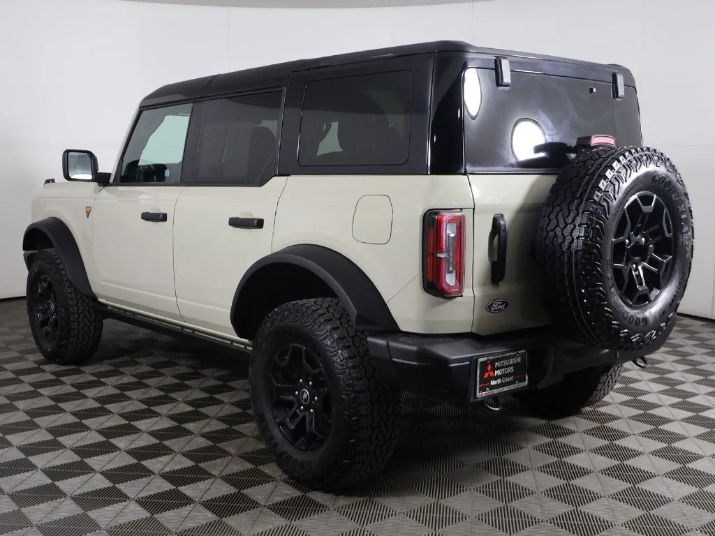 Used 2026 Beige Ford Badlands image 9
