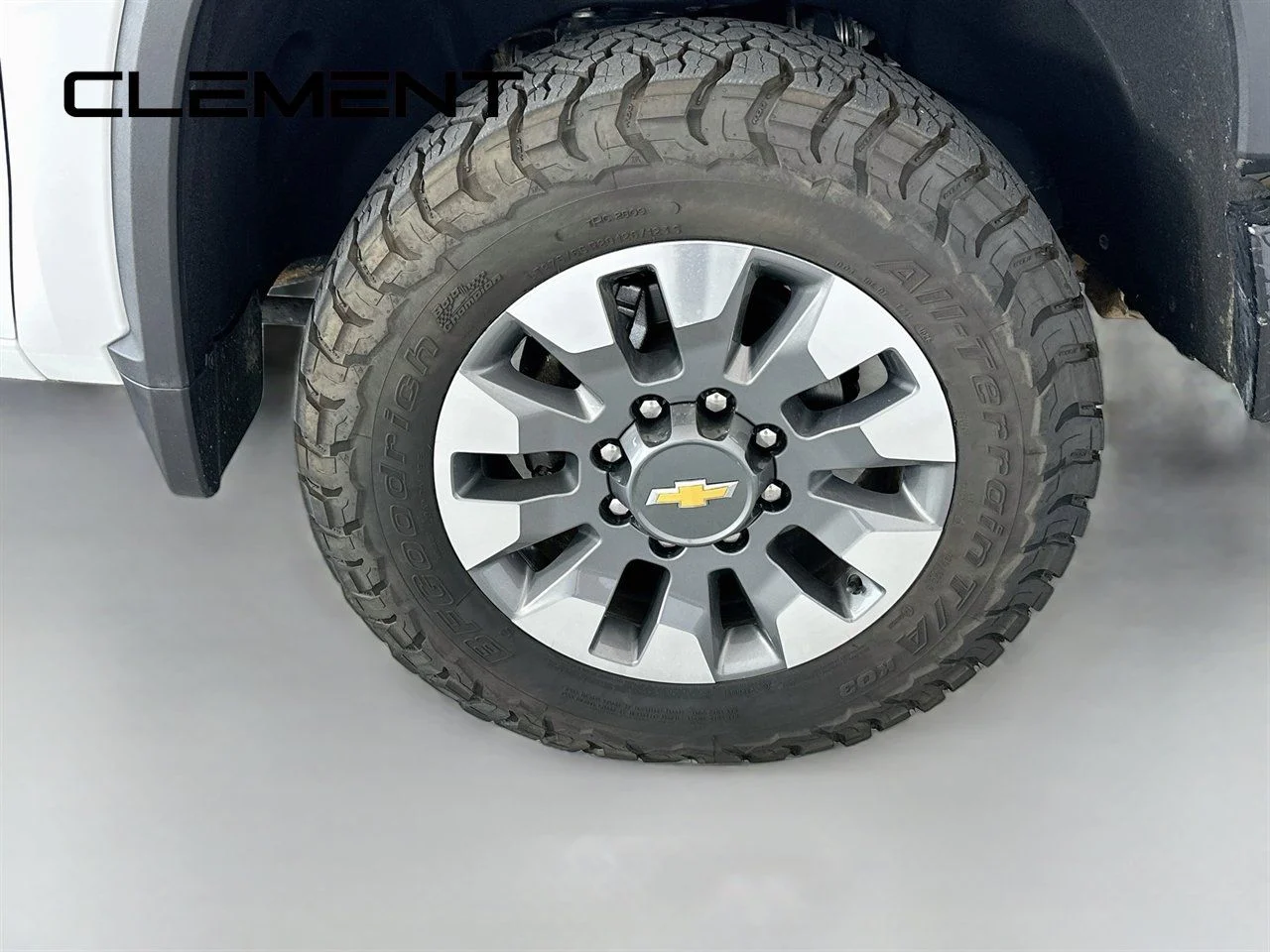 Used 2024 Summit White Chevrolet Custom image 33