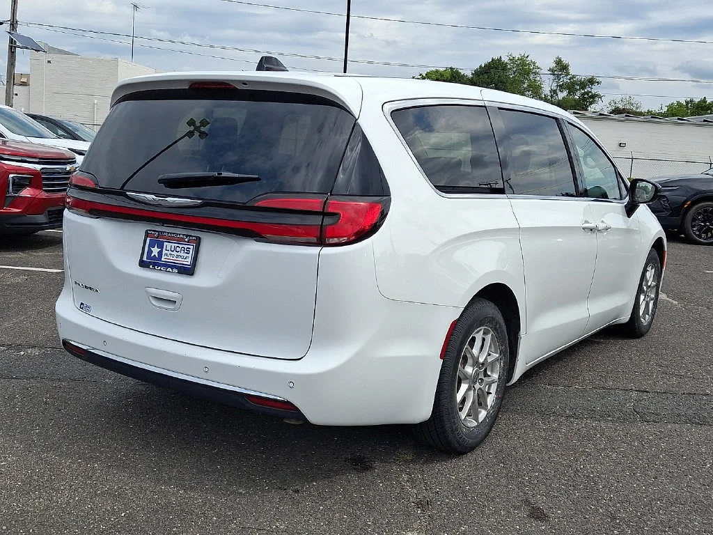 Used 2024 Bright White Cl Chrysler Touring L image 11