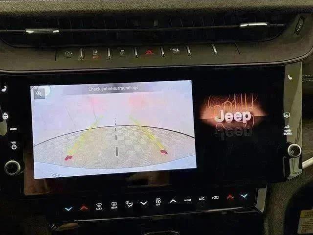 New 2026 Bright White Clear-Coat Exterior Paint Jeep Laredo image 14