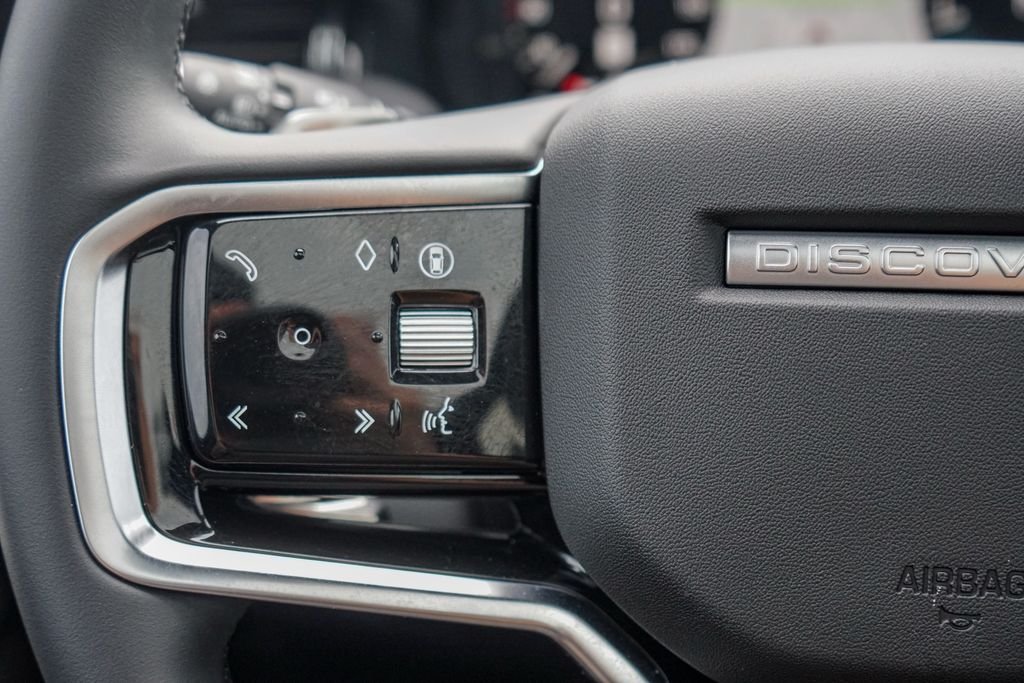 Used 2025 Santorini Black Metallic Land Rover SE image 20